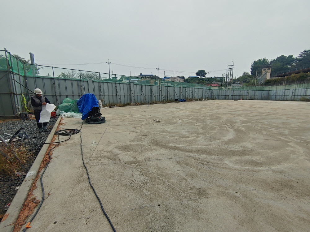 공사 공사의 섬세한 마무리가 인상적인 현장 현장입니다. (지역에서, 레이저) · 현장의 분위기를 그대로 담아낸 장면입니다.